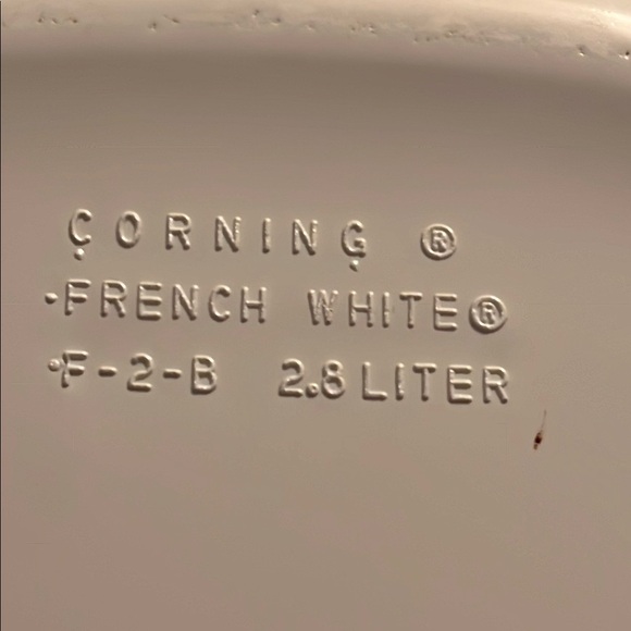 Corningware French White 2.8 liter Oval Baking Dish with Glass Lid - Picture 5 of 8